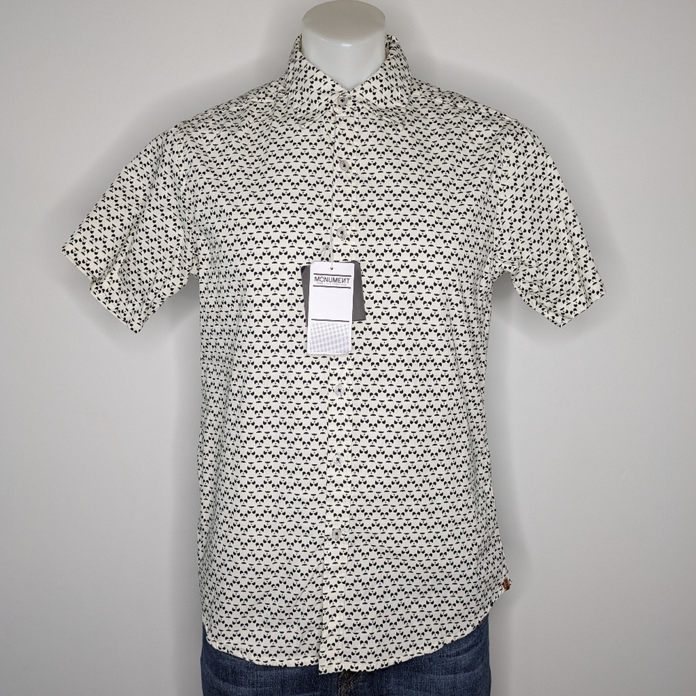 NWT Monument black white Halloween jack o lantern short sleeve button up M